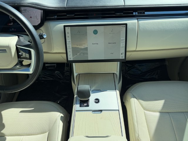 Used 2024 Silver Land Rover SE image 15