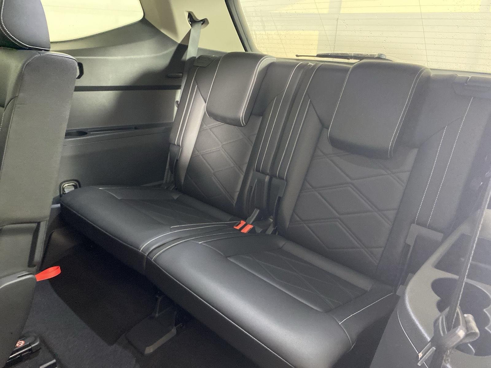 Used 2025  Volkswagen 2.0T SE w/Technology image 10