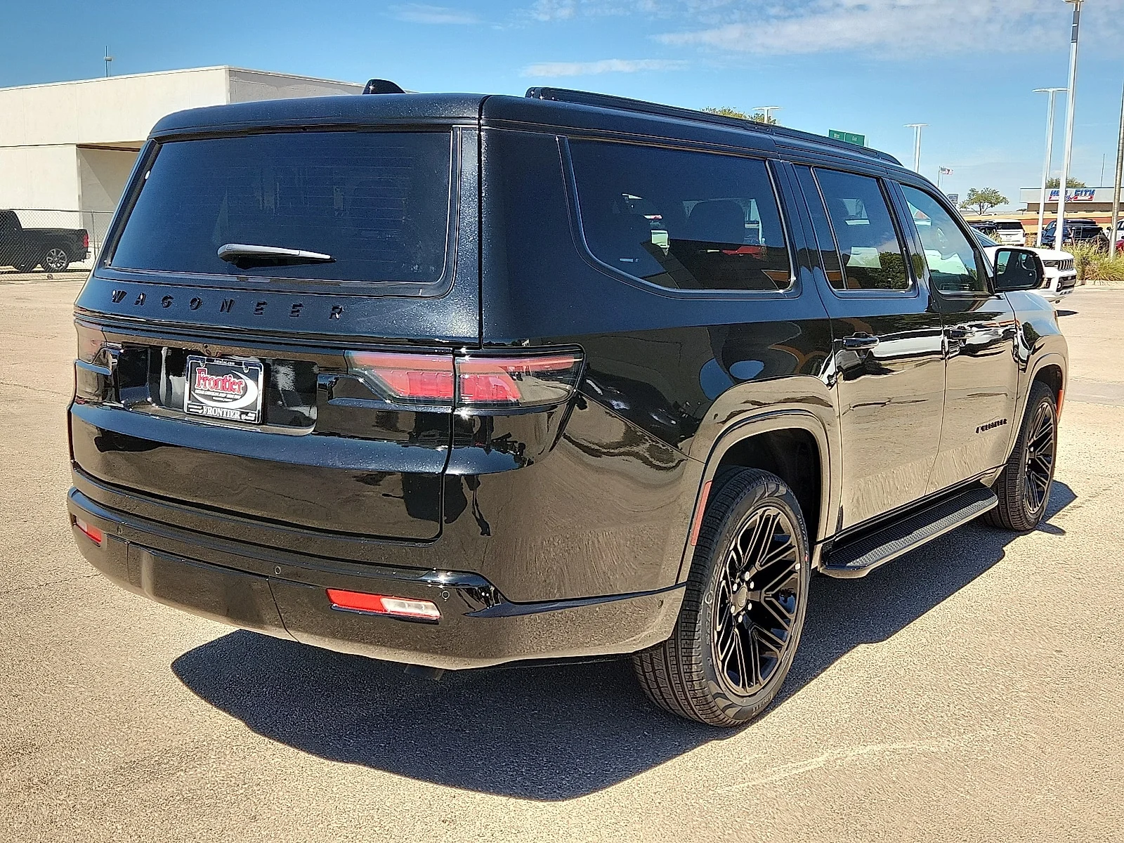 New 2025 Diamond Black Crystal Pearl-Coat  Paint Jeep L CARBIDE 4X4 image 4