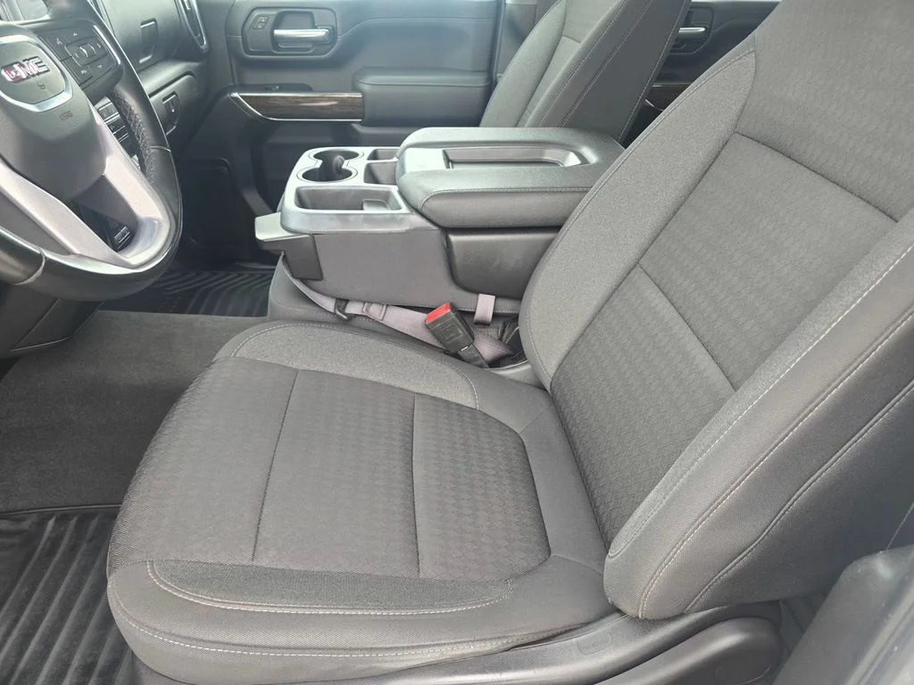 Used 2023 White GMC SLE image 21