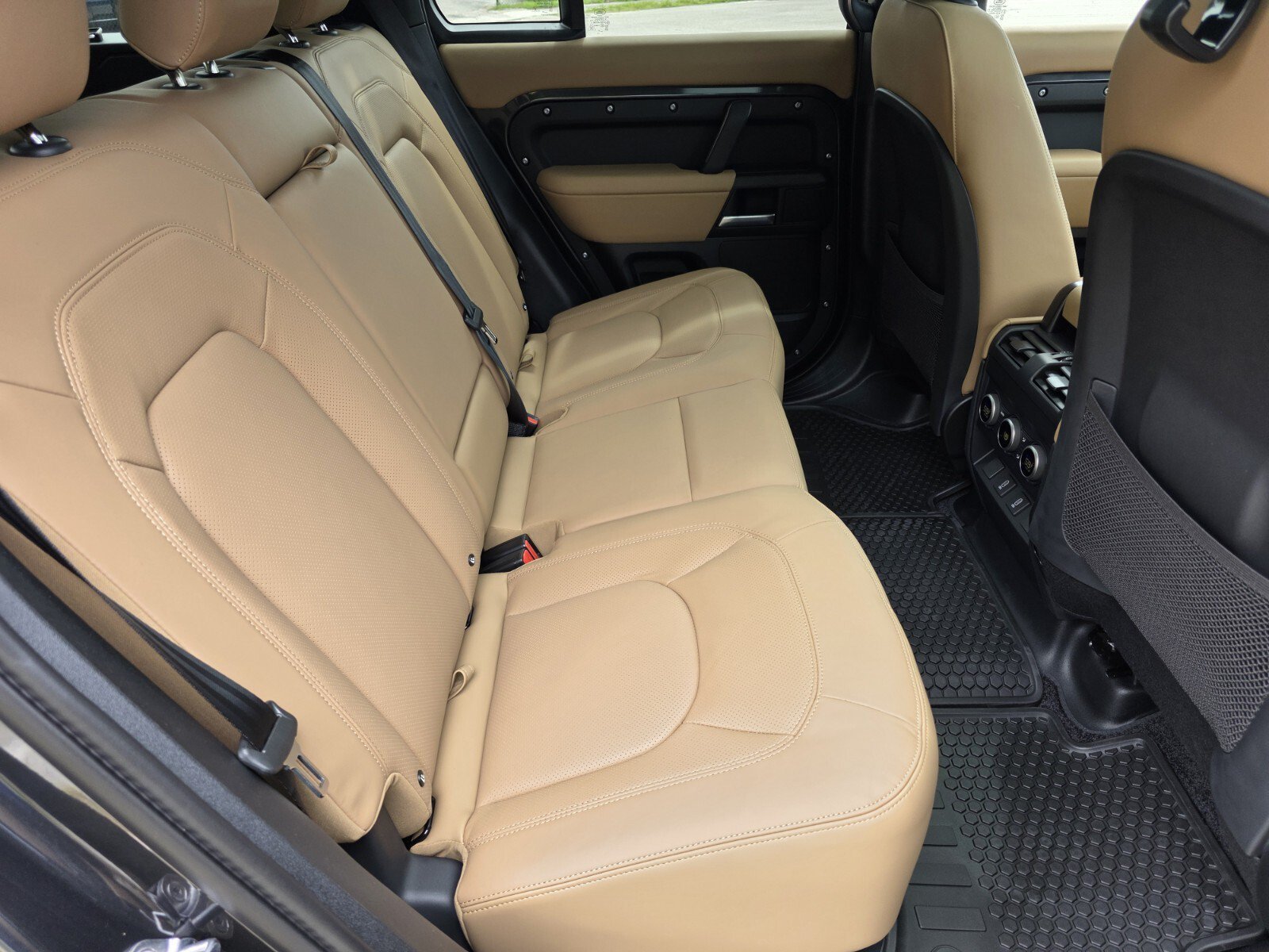 New 2026 Carpathian Grey Land Rover P400 X-Dynamic SE image 5