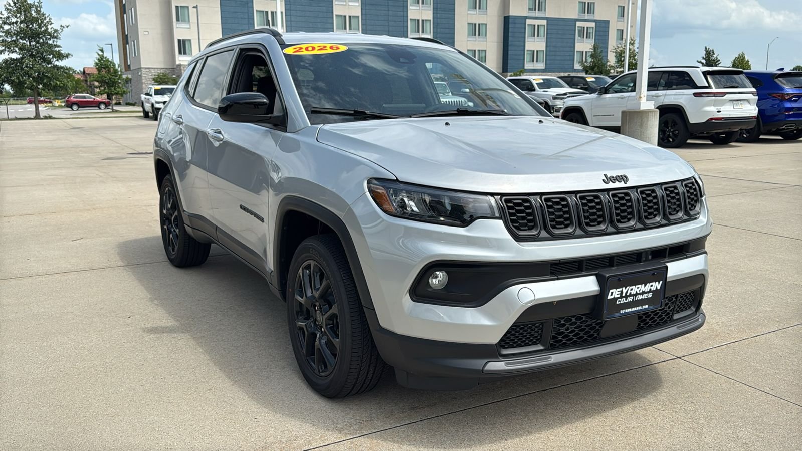 New 2026 Silver Zynith Metallic Clearcoat Jeep Latitude image 2