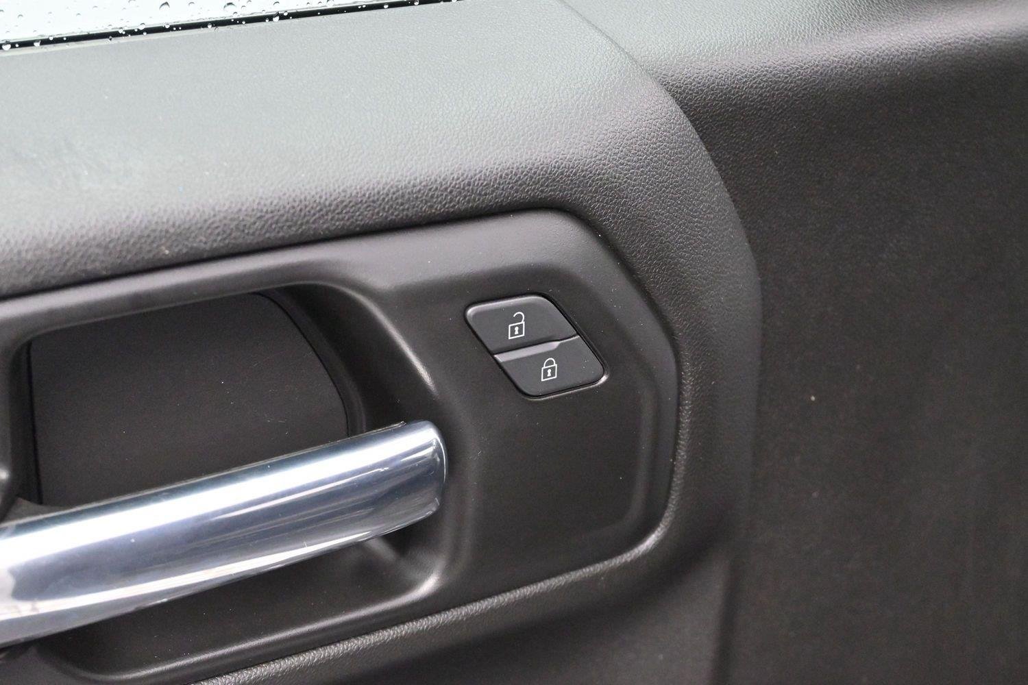 Used 2022 Summit White Chevrolet Custom image 10