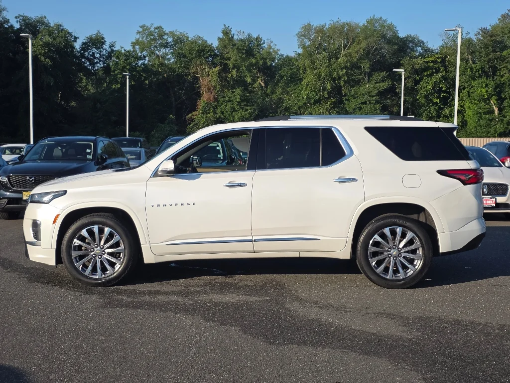 Used 2023 Iridescent Pearl Tricoat Chevrolet Premier image 12
