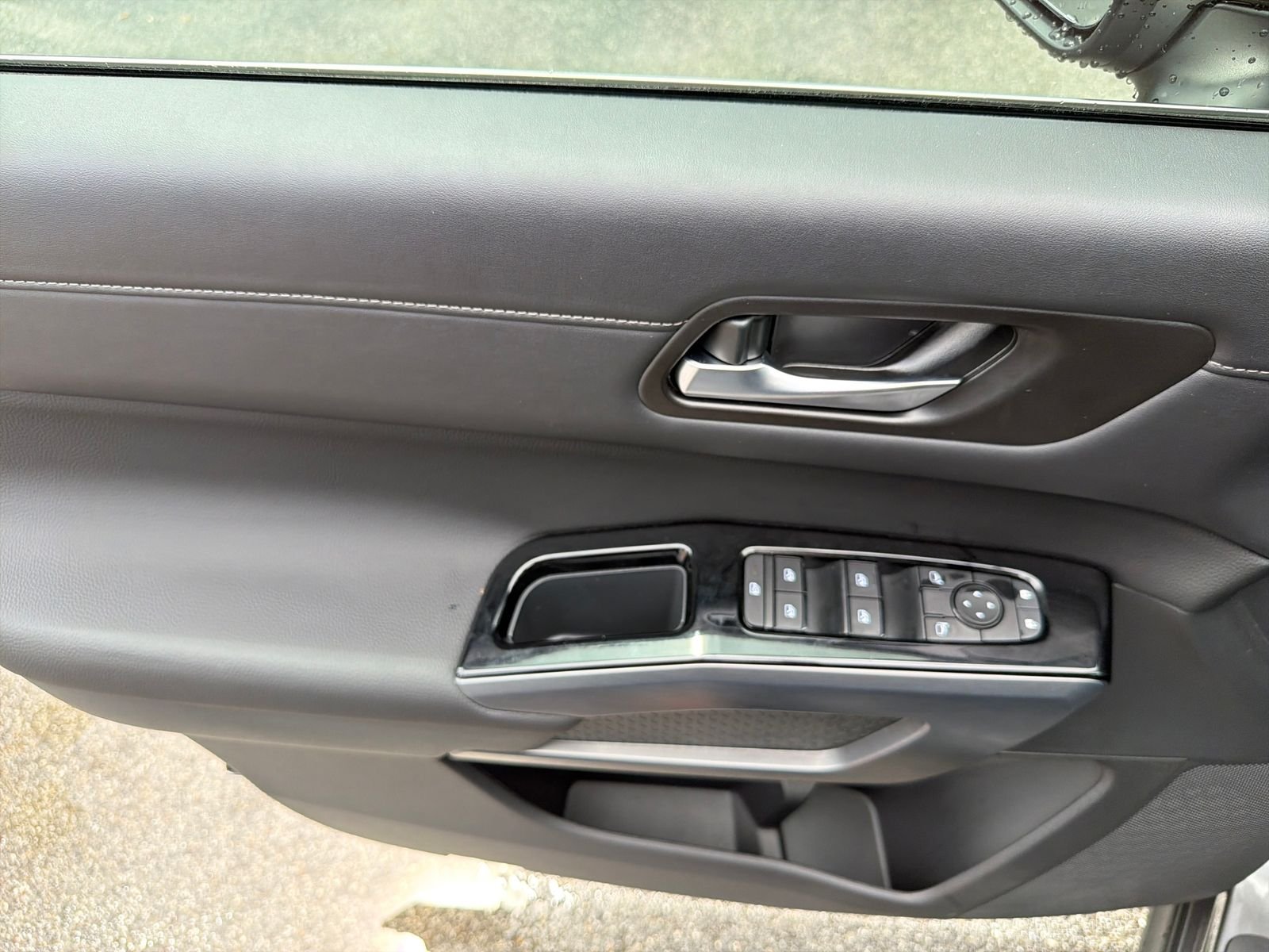 New 2026 Gray Nissan SL image 26