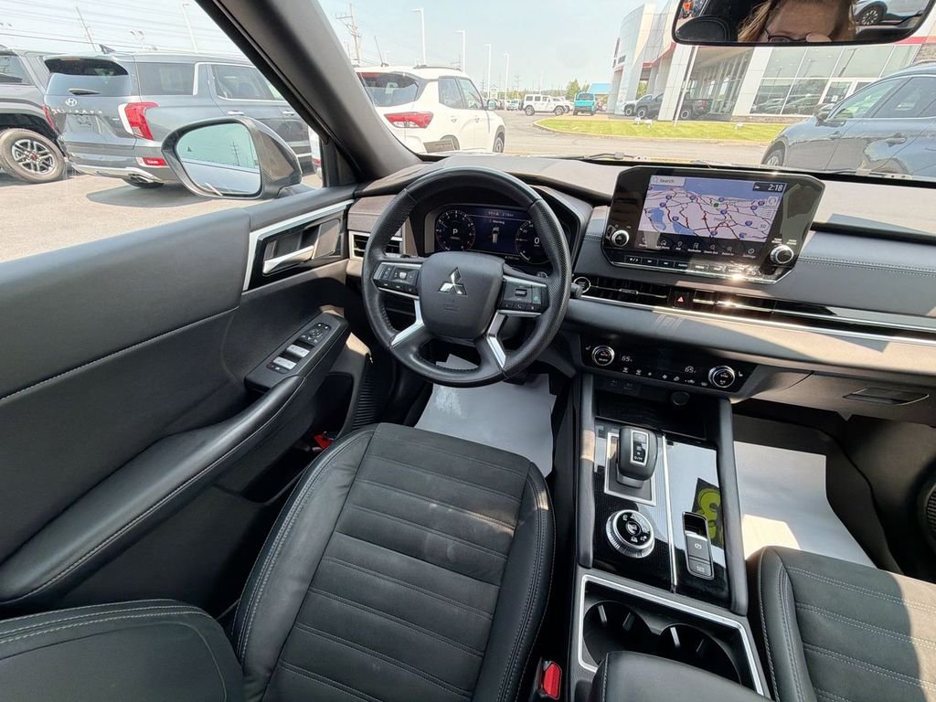 Used 2023  Mitsubishi SE Black Edition image 15