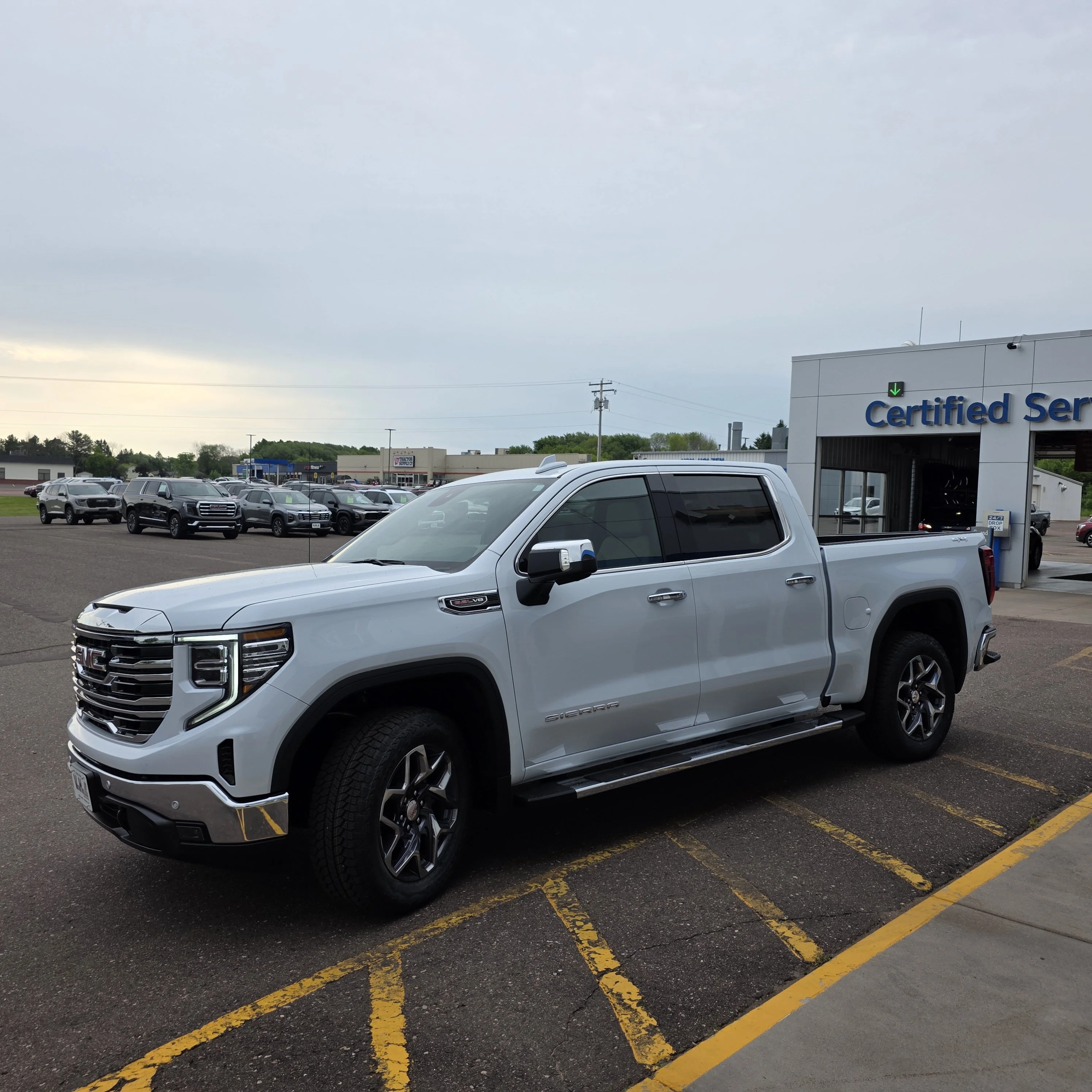 2026 GMC Sierra 1500 SLT - Photo 4