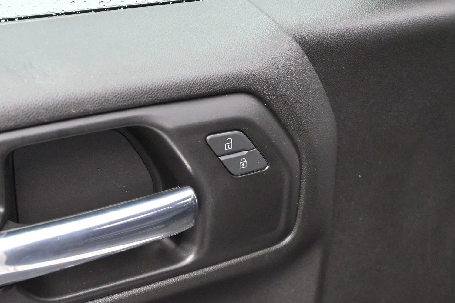 Used 2022 Summit White Chevrolet Custom image 10