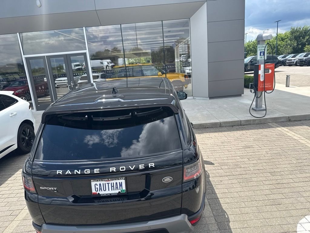 Used 2021 Santorini Black Metallic Land Rover SE image 7