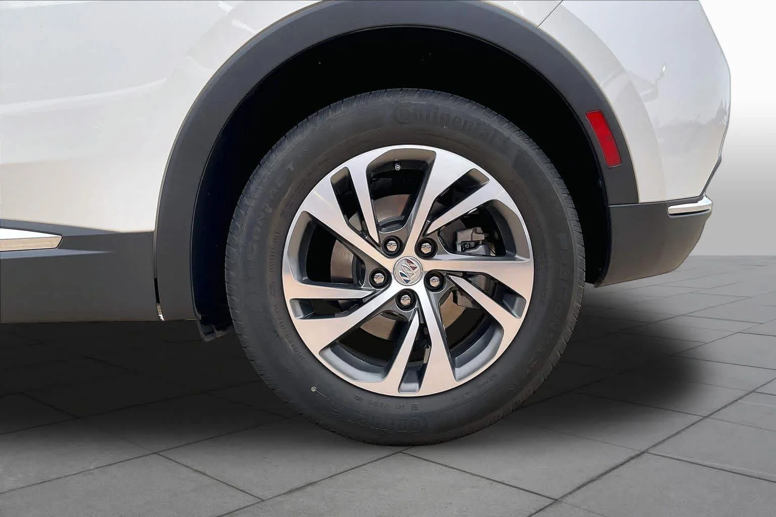 Used 2023 Summit White Buick Essence image 10