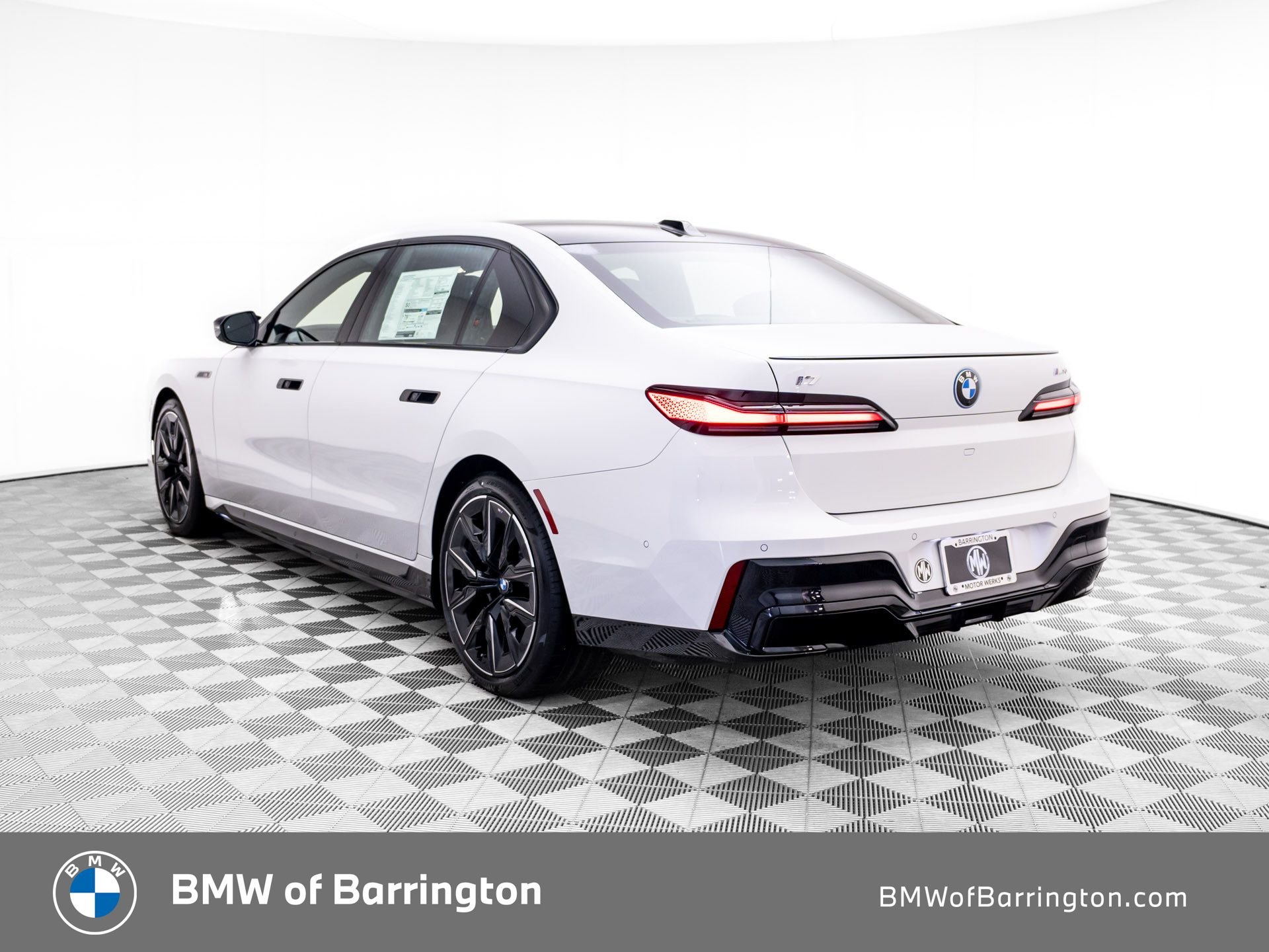 New 2026 Alpine White BMW M70 image 3