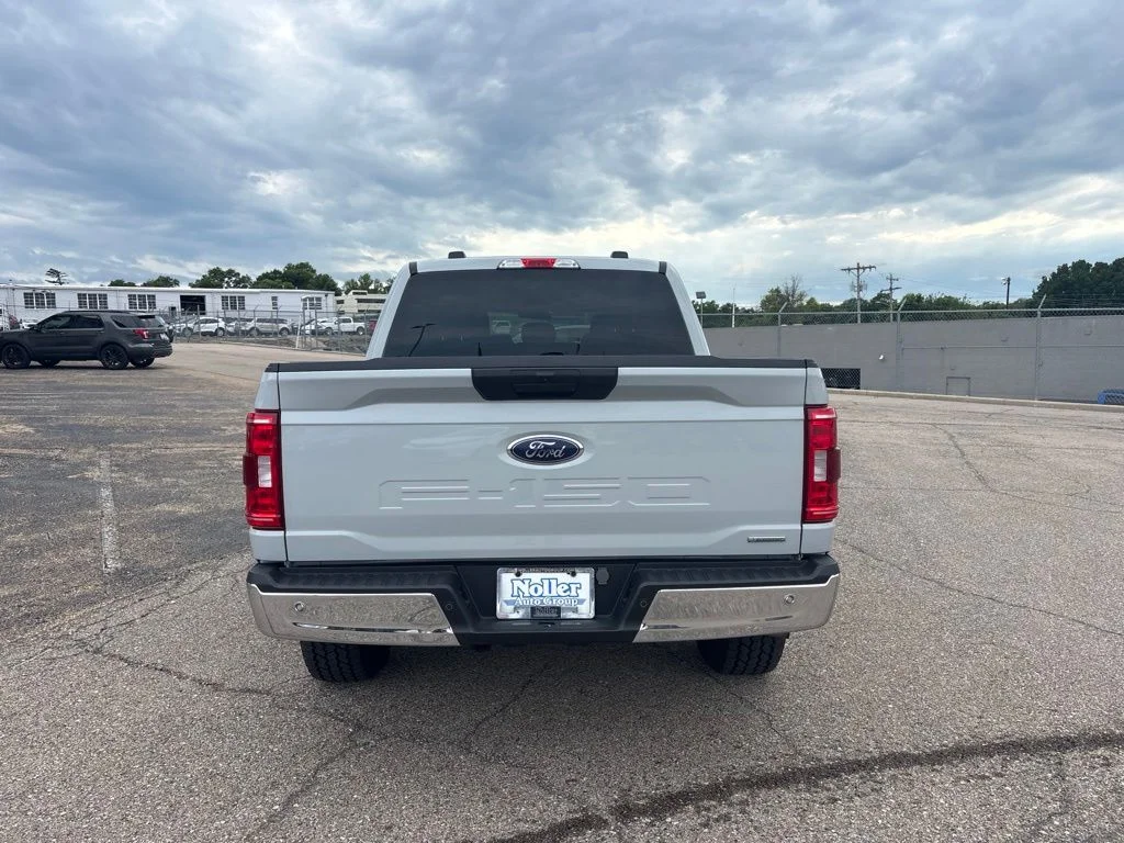 Used 2023 Avalanche Ford XLT image 6