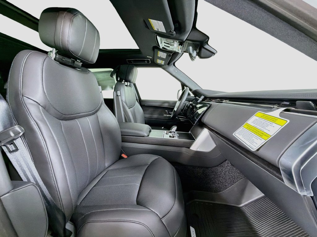 New 2027 Fuji White Land Rover SE image 30