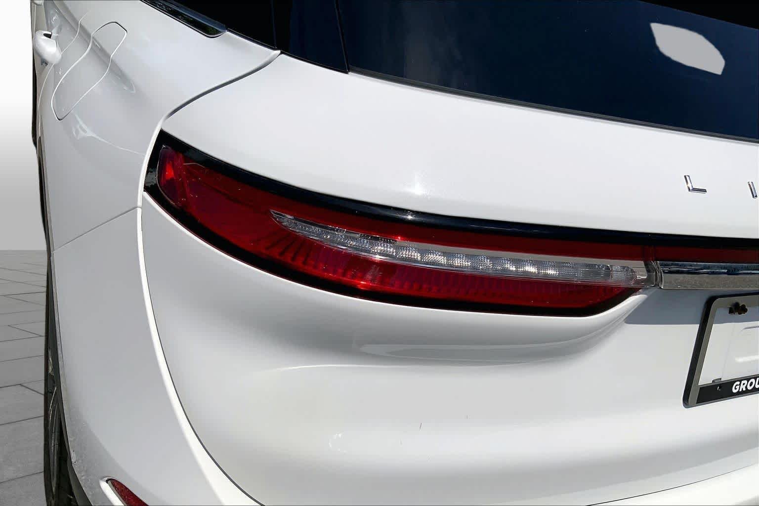 Used 2022 Pristine White Metallic Tri-Coat Lincoln Reserve image 28