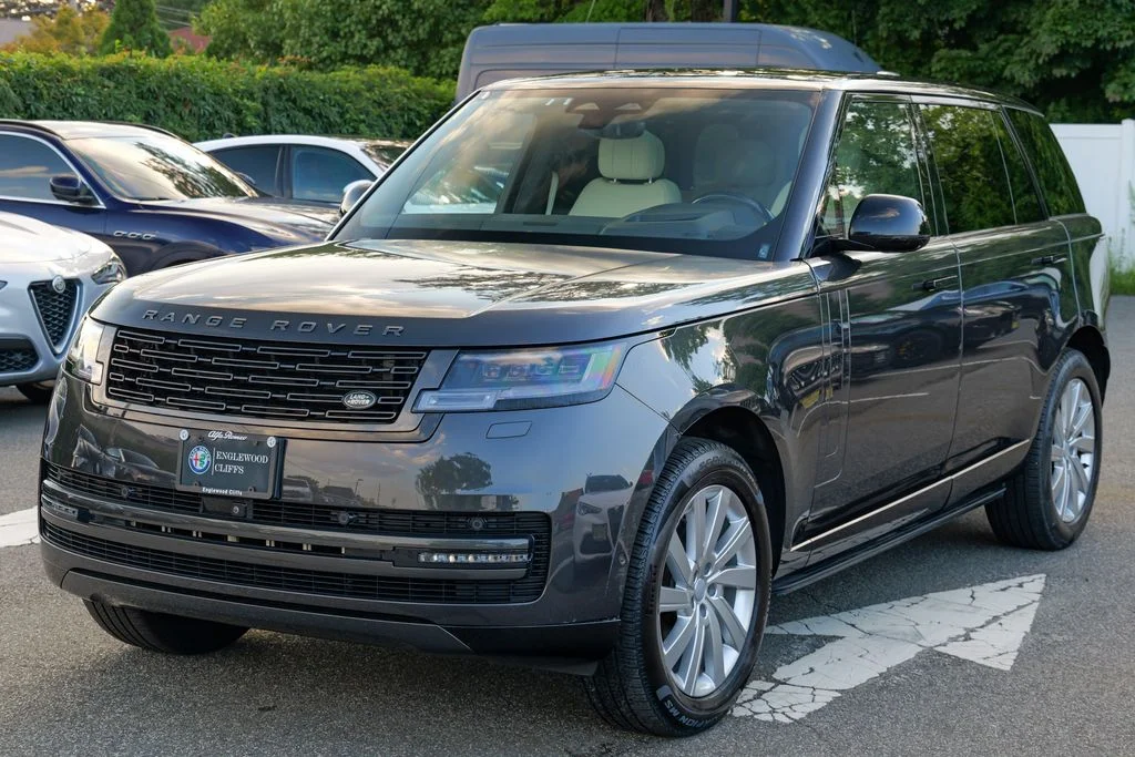 Used 2025 Gray Land Rover SE image 3