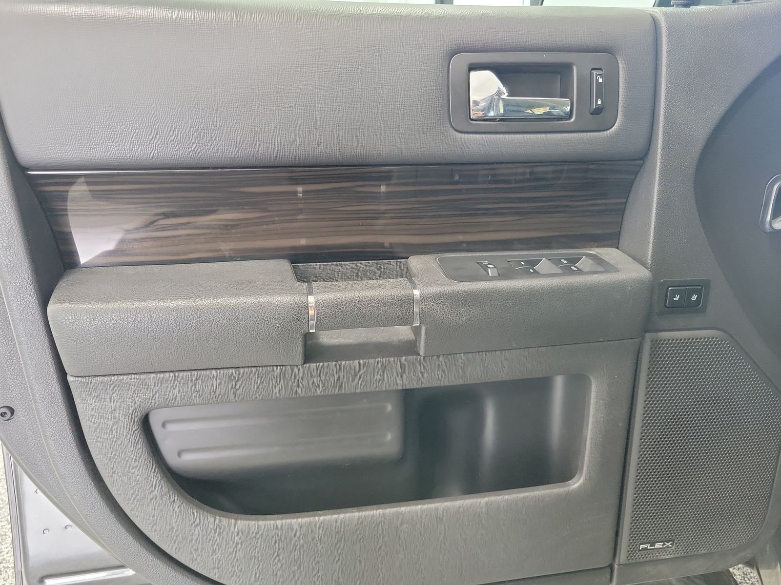 Used 2018 Gray Ford SEL image 9