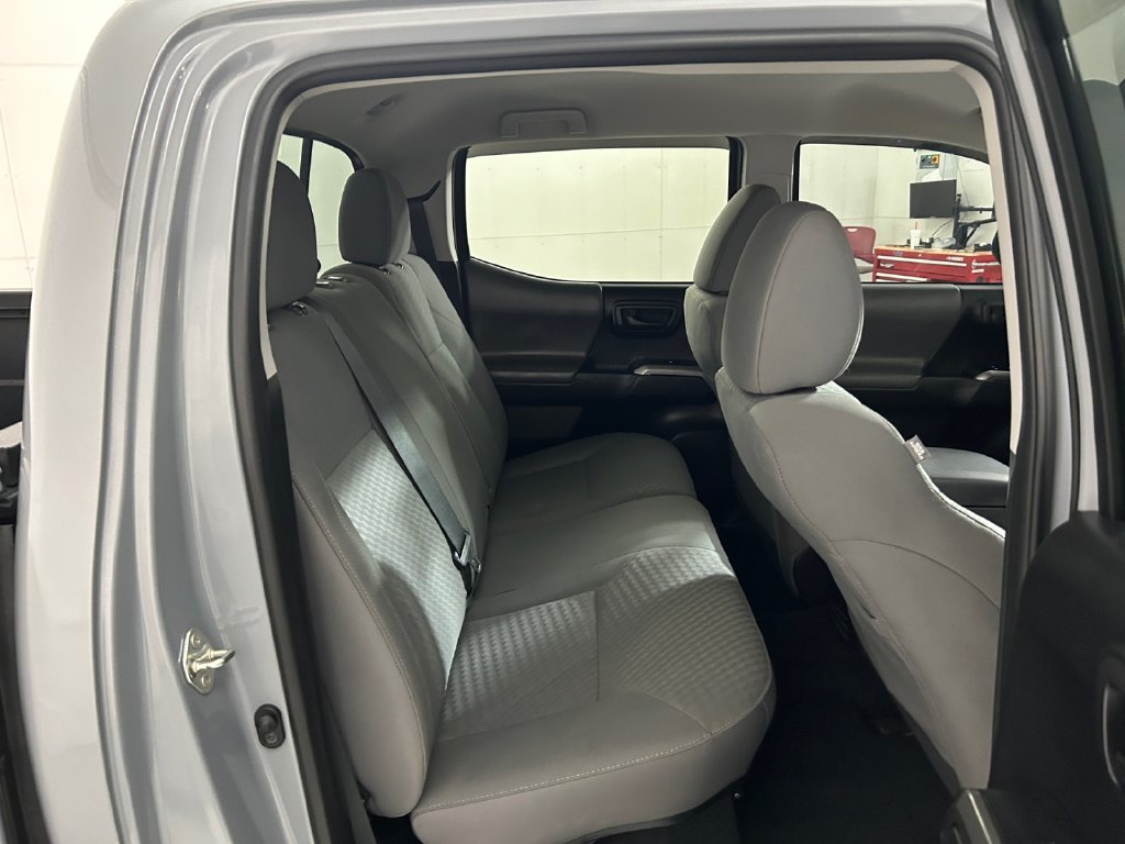 Used 2020  Toyota SR5 image 17