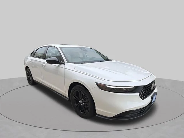 Certified Used 2025 Platinum White Pearl Honda 1.5T SE image 8