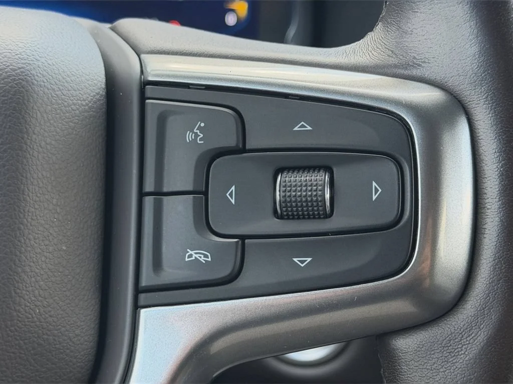 Used 2022 Summit White Chevrolet LT image 31