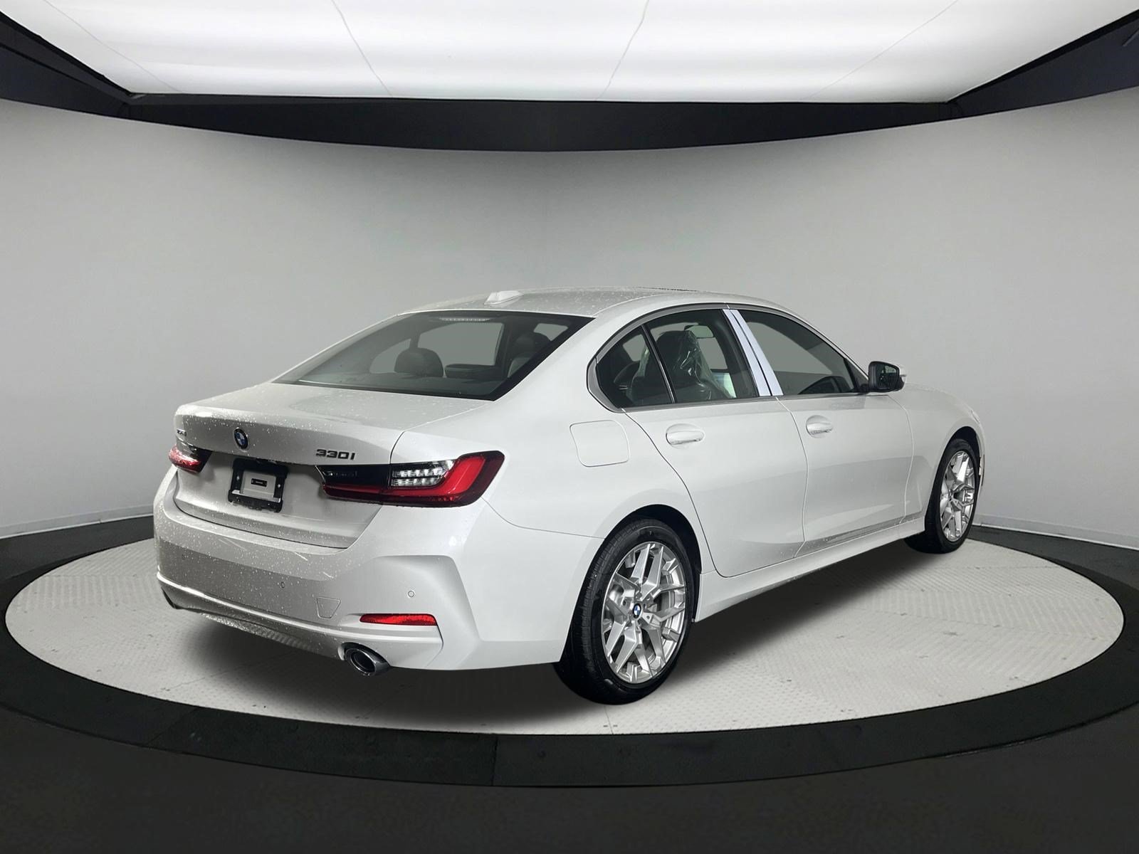 2025 BMW 3 Series 330i - Photo 5