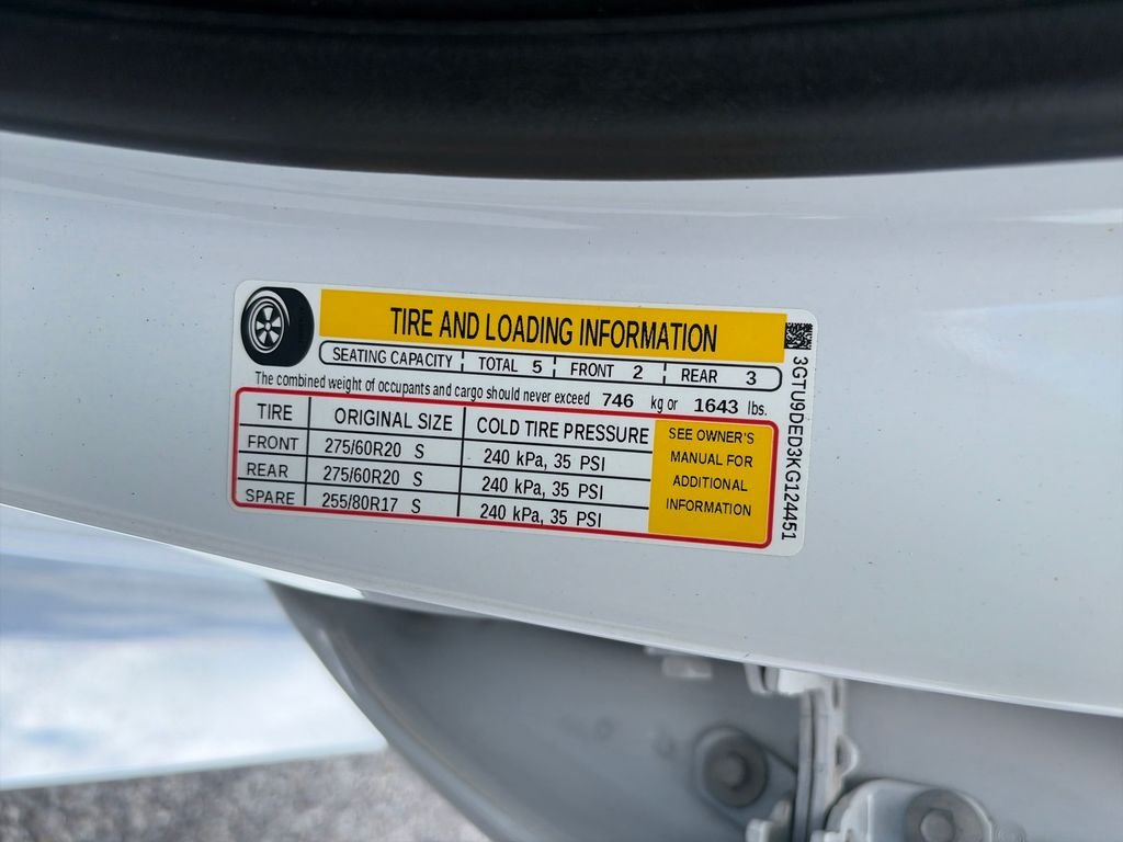 Used 2019 White GMC SLT image 31