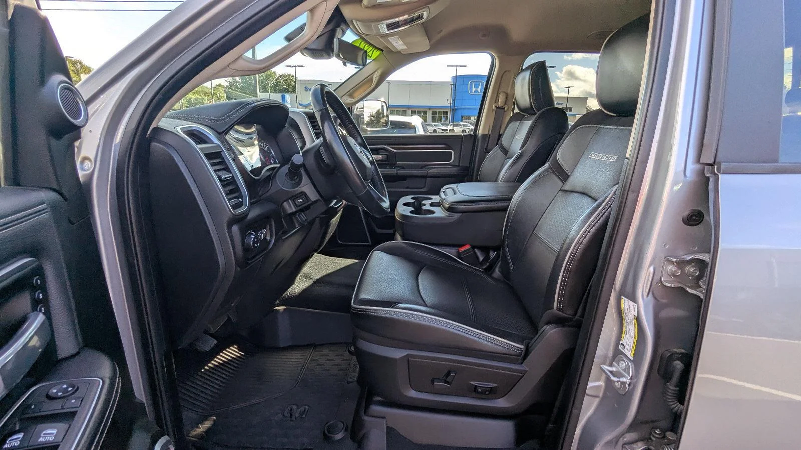 2022 RAM Ram 3500 Pickup Laramie - Photo 16