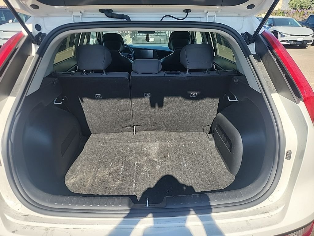 Used 2025 White Kia LX image 18