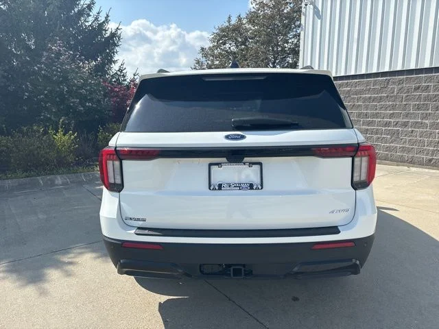 New 2026 Star White Metallic Tri-Coat Ford ST-Line image 7