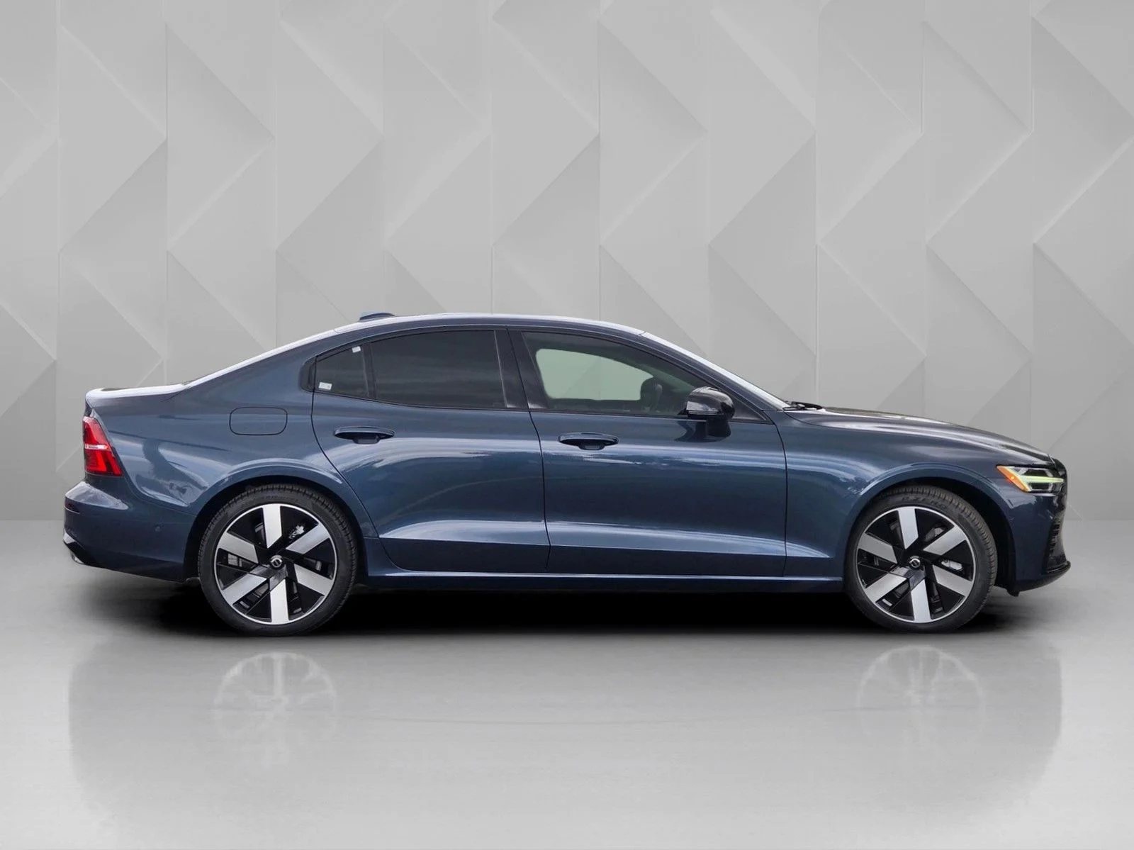 Certified Used 2025 Blue Volvo T8 Plus image 7