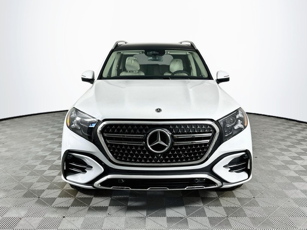New 2027 MANUFAKTUR Moonlight White Metallic Mercedes-Benz GLS 450 image 2