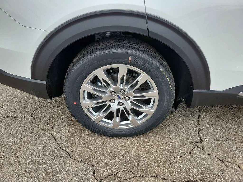 New 2026 Star White Metallic Tri-Coat Ford Platinum™ image 7