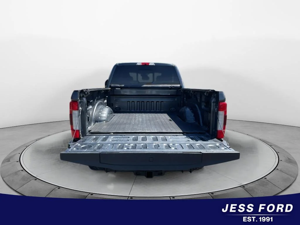 Used 2018 Magnetic Ford Platinum image 5
