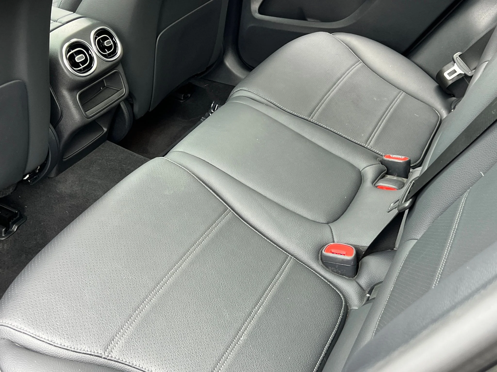 Used 2025 Gray Mercedes-Benz GLC 300 image 27