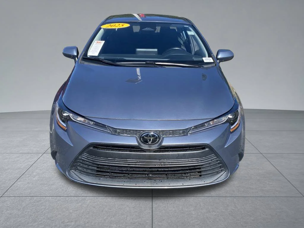 Used 2025  Toyota LE image 18