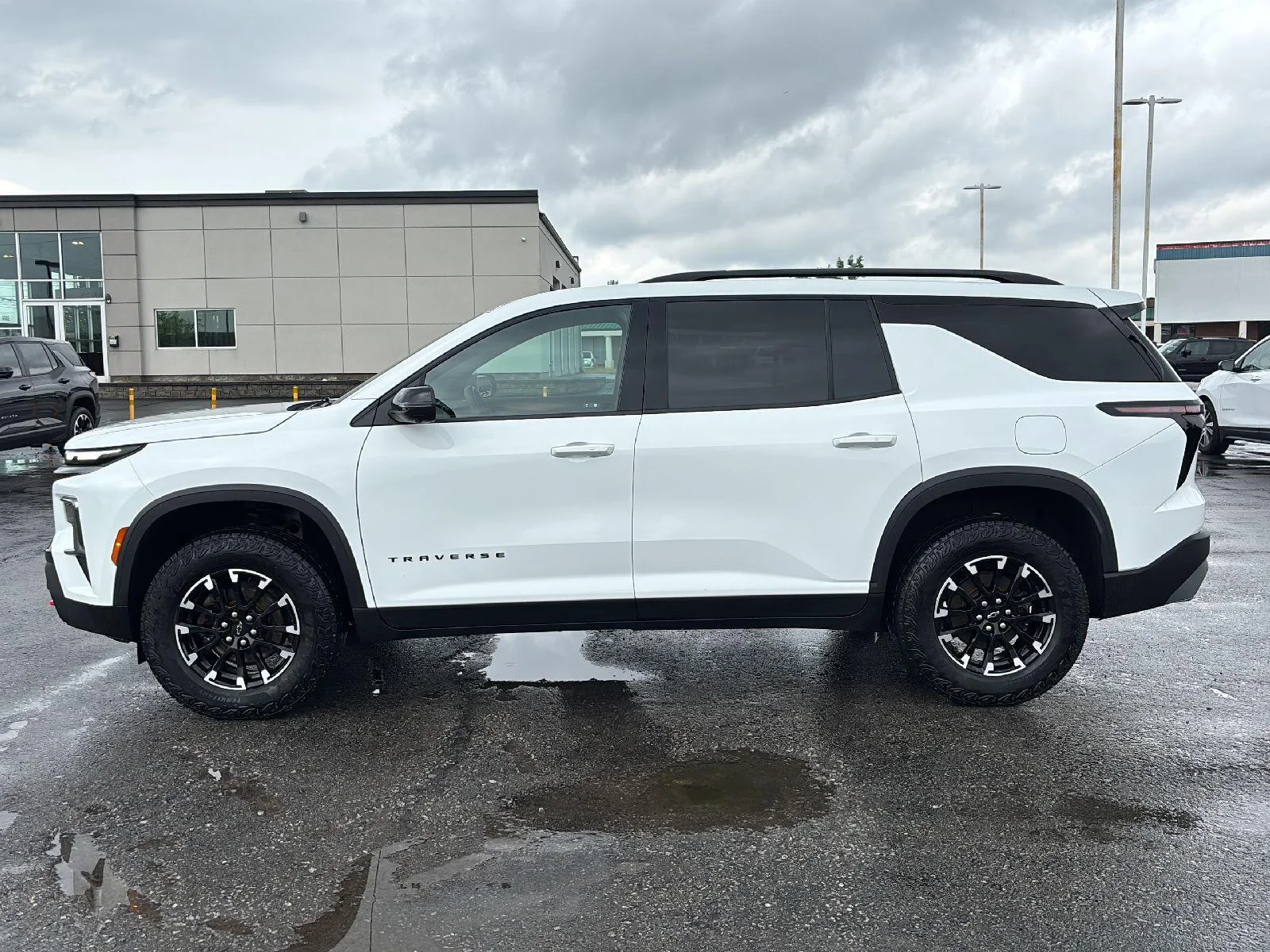 Used 2024 Summit White Chevrolet Z71 image 4