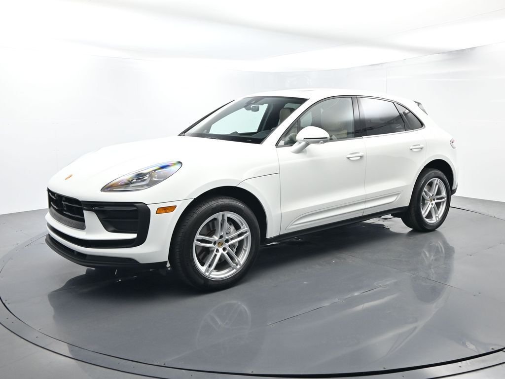 2023 Porsche Macan Base