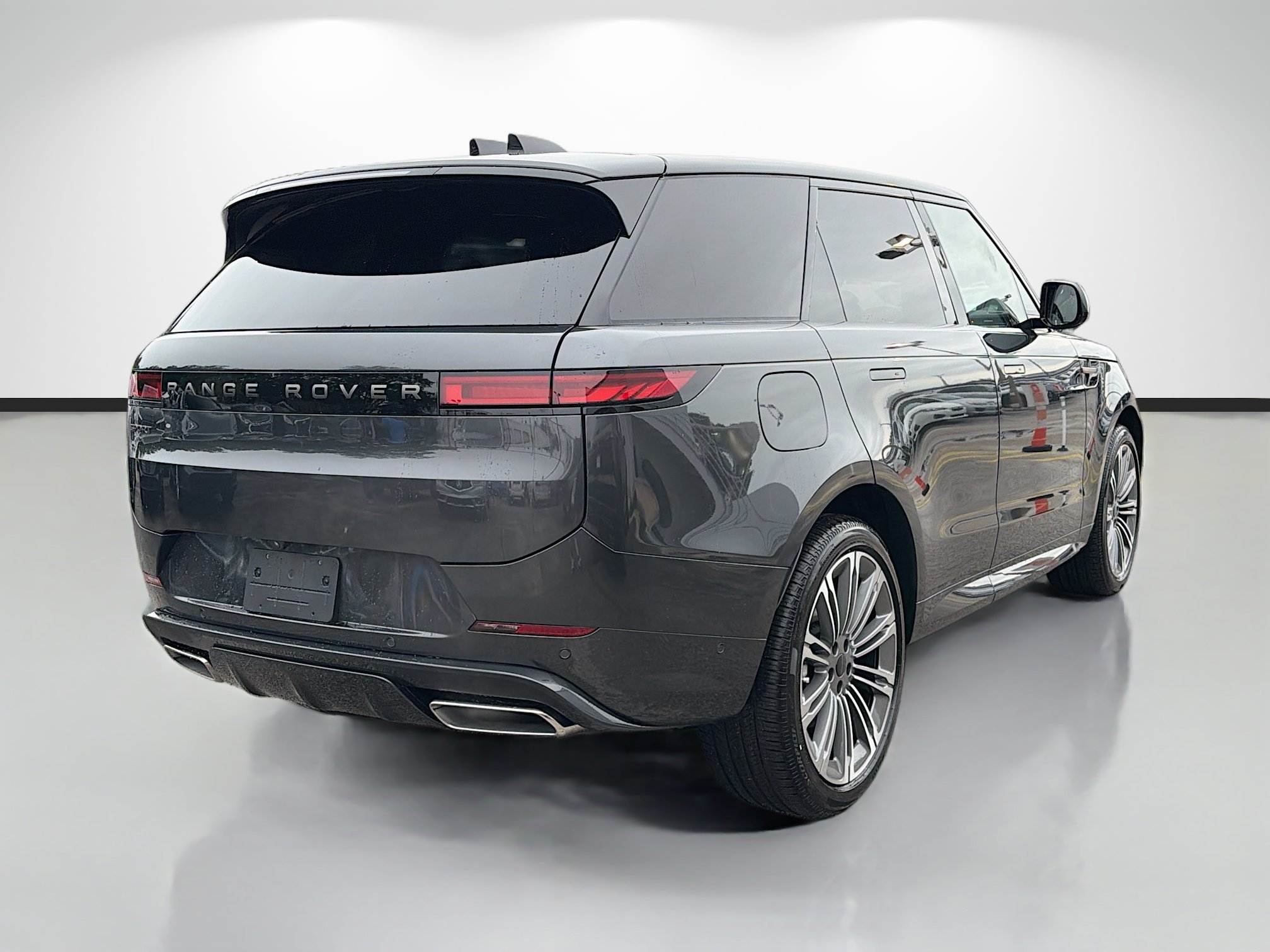 New 2026 Carpathian Grey Land Rover Dynamic SE image 5