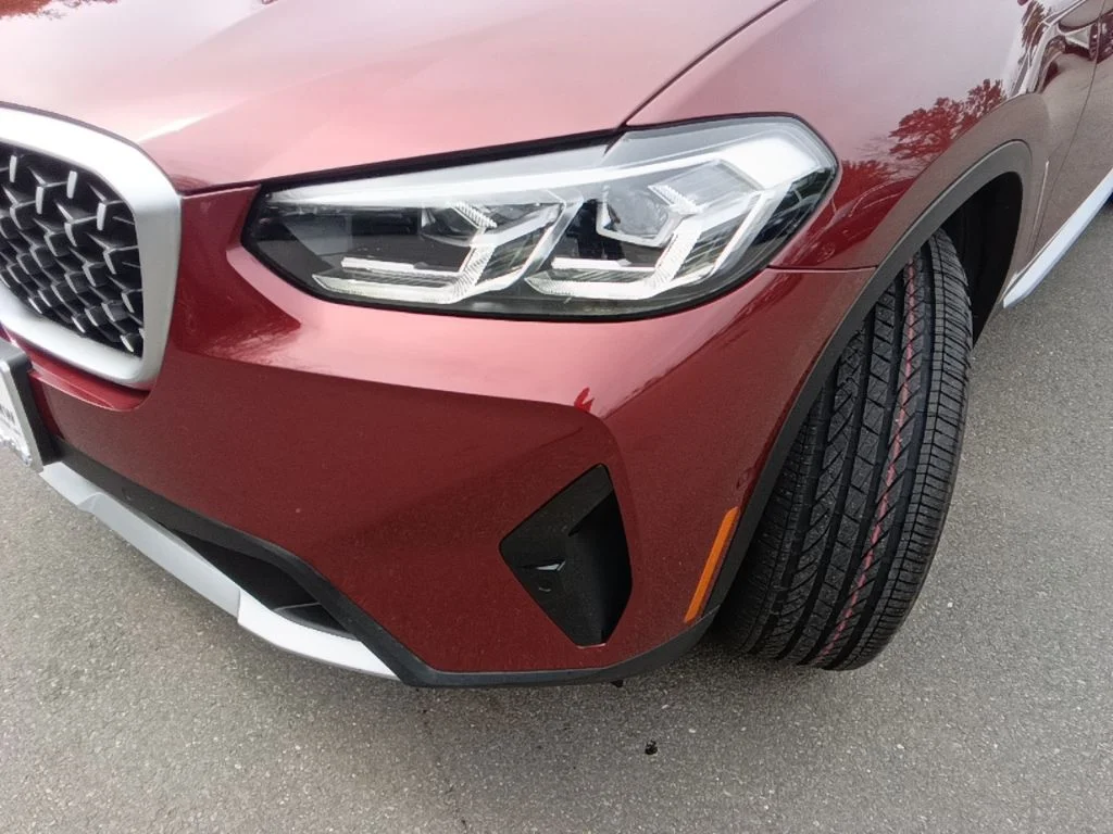 Certified Used 2025 Aventurin Red Metallic BMW xDrive30i image 30