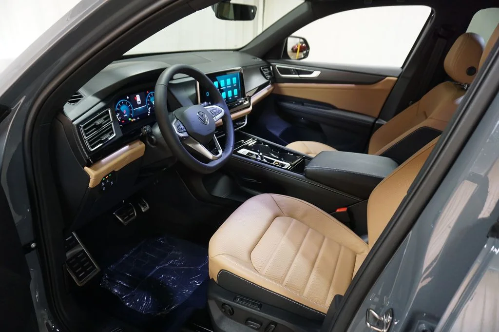 New 2026 Pure Gray Volkswagen 2.0T SEL R-Line Black image 9
