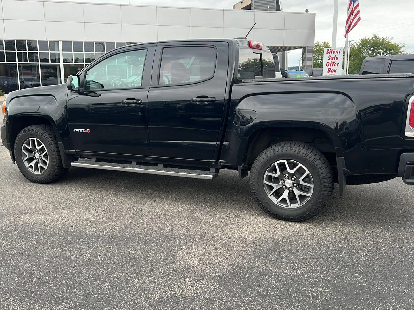 Used 2021 Onyx Black GMC 4WD AT4 w/Cloth image 10