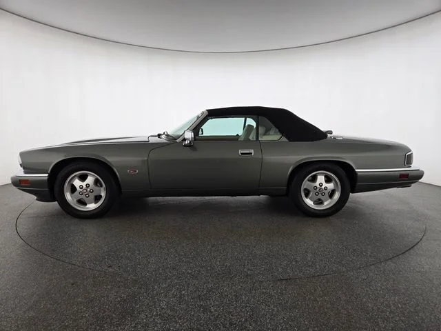 Used 1995 Green Jaguar 2+2 image 25