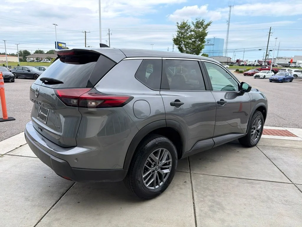 Used 2024 Gray Nissan S image 6