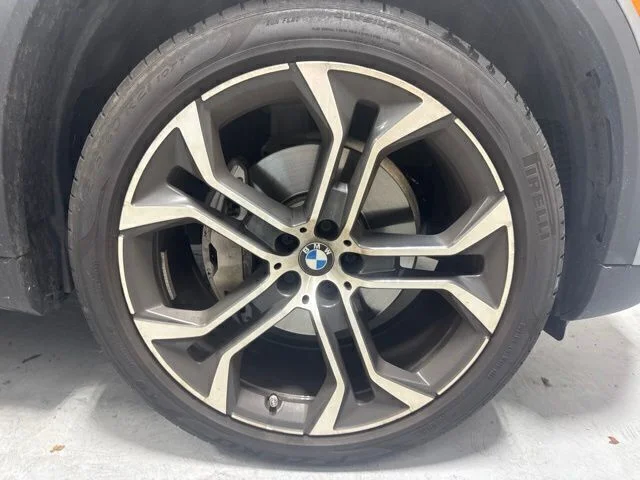 Used 2024 Gray BMW xDrive40i image 4