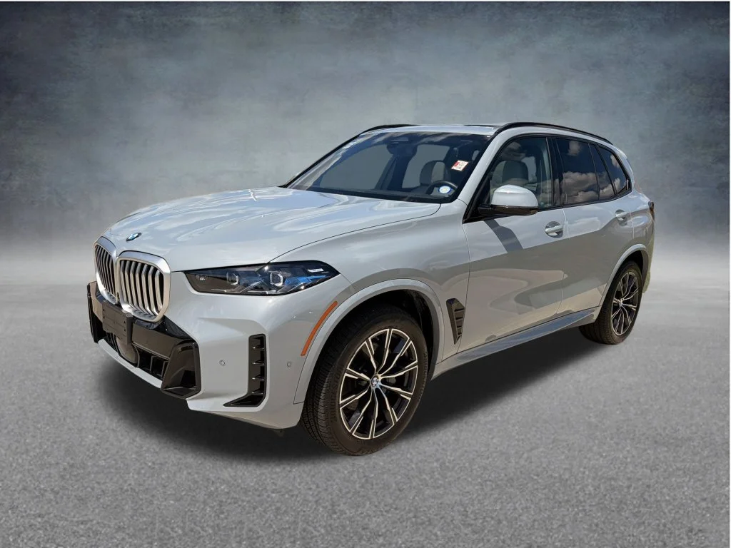 Used 2026 Gray BMW sDrive40i image 3