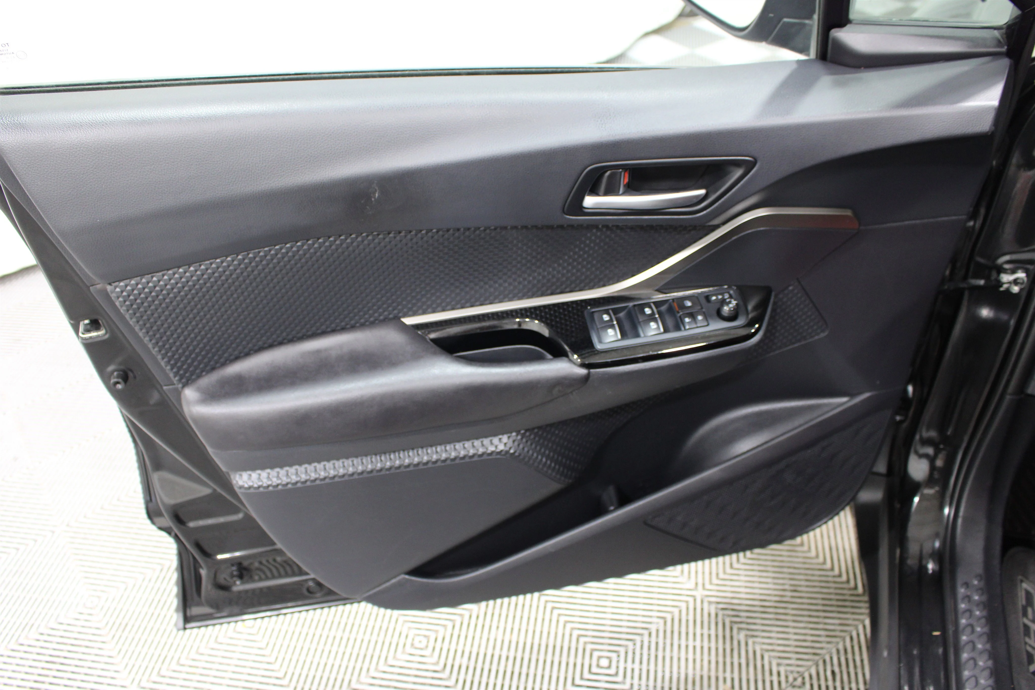 2019 Toyota C-HR XLE - Photo 6