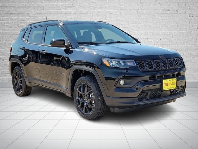 New 2026 Diamond Black Crystal Pearlcoat Jeep Latitude image 6