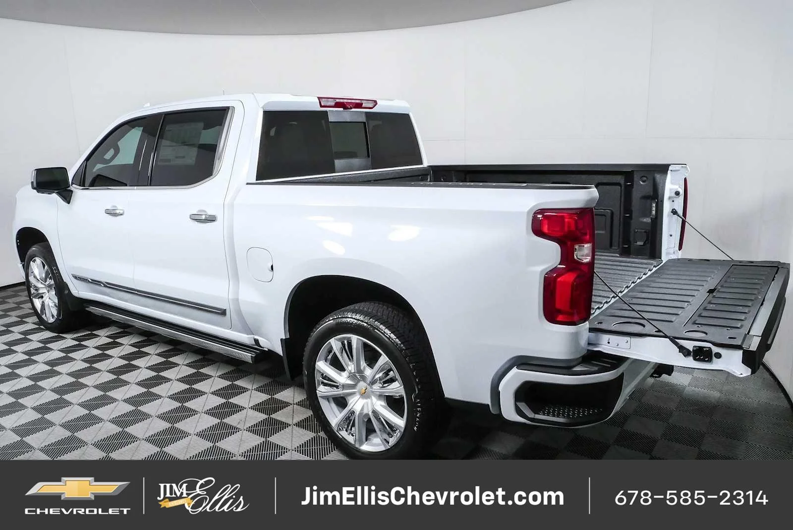 New 2026 Polar White Tricoat Chevrolet High Country image 34