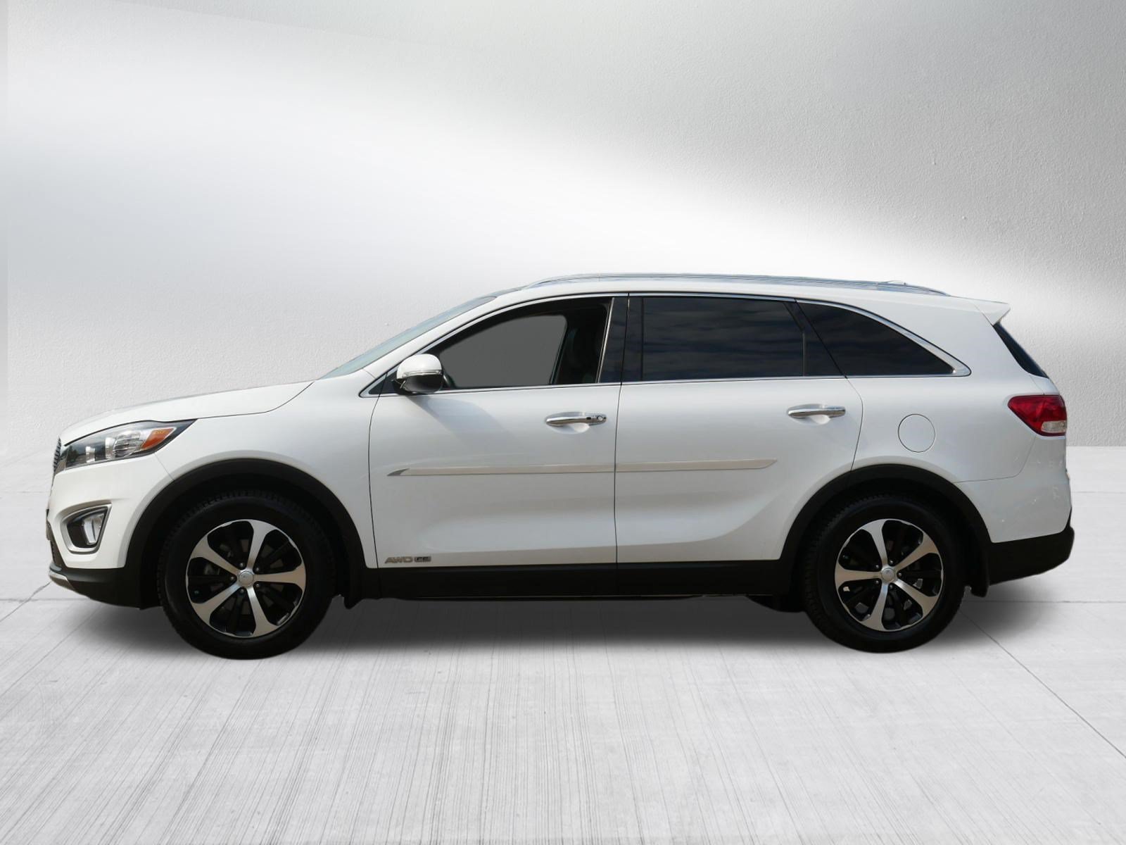 Certified Used 2017 Snow White Pearl Kia EX V6 image 4