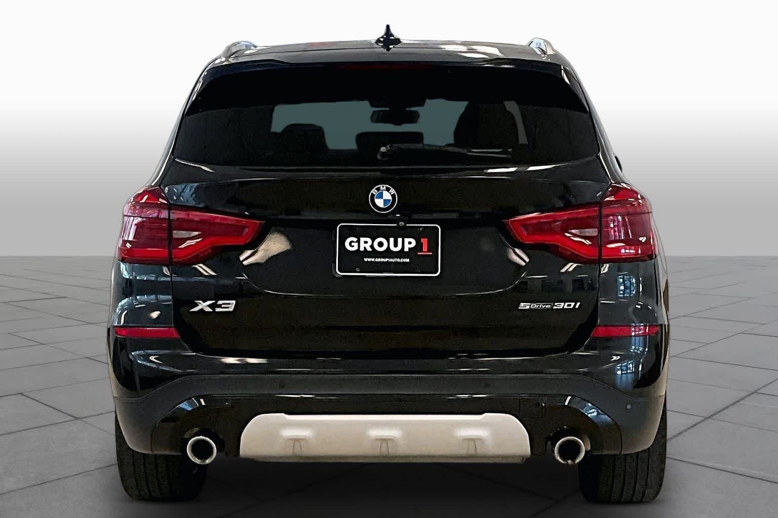 Used 2020 Black Sapphire Metallic BMW sDrive30i image 4