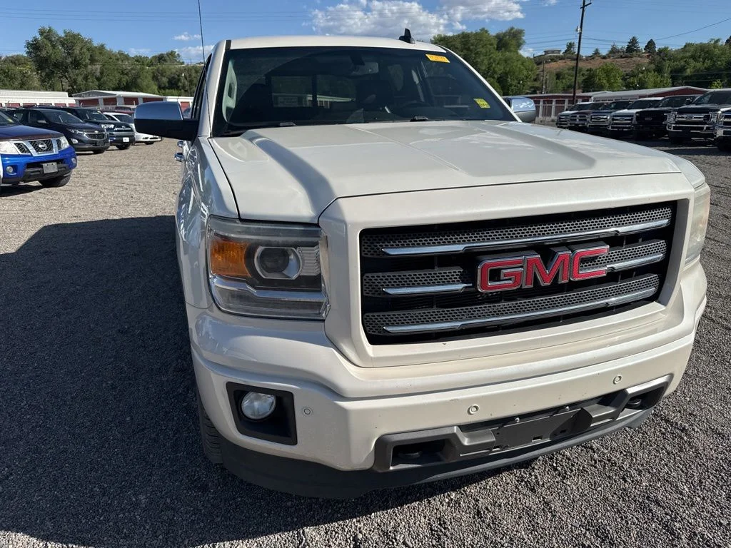 Used 2015 White Diamond Tricoat GMC SLT image 19